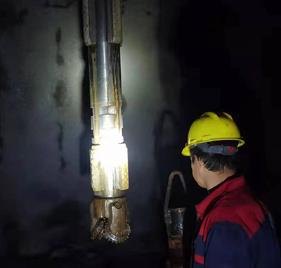 反井鉆機司機的規(guī)范操作技巧 反井鉆機司機的規(guī)范操作技巧